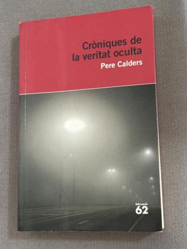 Portada del libro de Cròniques de la veritat oculta