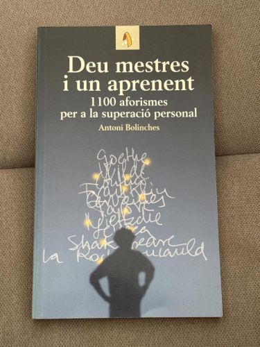 Portada del libro de Deu mestres i un aprenent. 110 aforismes per a la superació personal