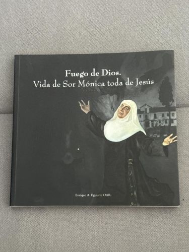 Portada del libro de Fuego de Dios. Vida de Sor Mónica toda de Jesús.