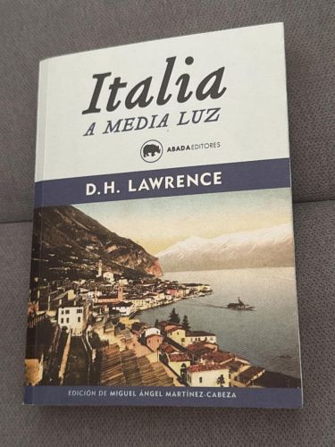 Portada del libro de Italia a media luz