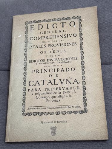 Portada del libro de Decretos sobre la peste en Cataluña en 1721. Edicto general comprehensivo de todas las reales provisiones...