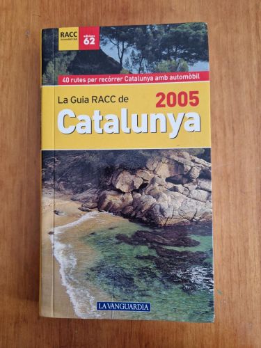 Portada del libro de La Guia RACC de CAtalunya. 40 rutes per recórrer Catalunya amb automòbil