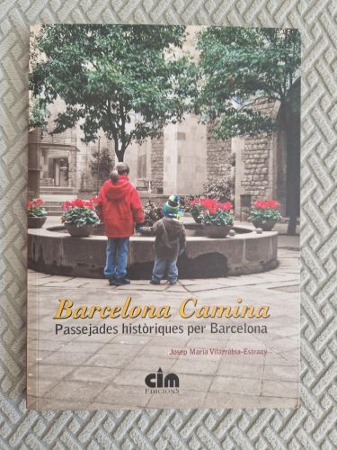Portada del libro de Barcelona camina. Passejades històriques per Barcelona