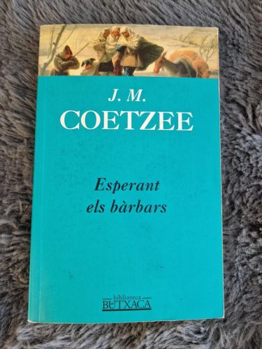 Portada del libro de Esperant els bàrbars