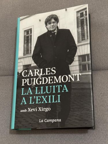 Portada del libro de La lluita a l'exili
