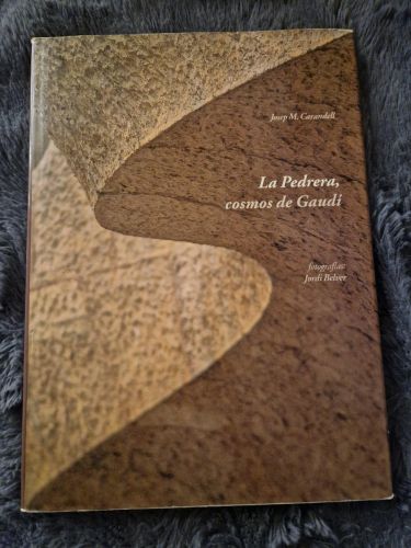 Portada del libro de La Pedrera, cosmos de Gaudí