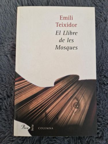 Portada del libro de El llibre de les mosques