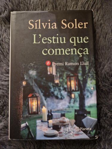 Portada del libro de L'estiu que comença