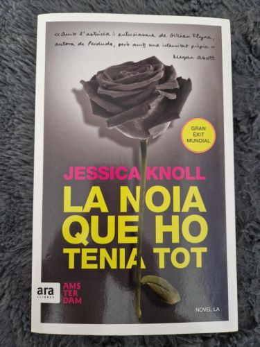 Portada del libro de La noia que ho tenia tot