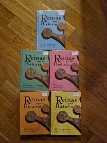 Portada del libro de Reinas para la historia. 5 tomos: María Estuardo, María Antonieta, Catalina la Grande, Juana la Loca,...