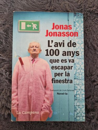 Portada del libro de L'avi de 100 anys que es va escapar per la finestra