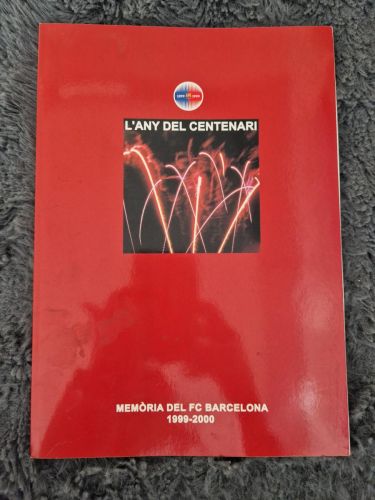 Portada del libro de L'any del centenari. Memòria del FC Barcelona 1999-2000