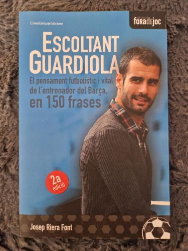Portada del libro de Escoltant Guardiola: el pensament futbolístic i vital de L'entrenador del Barça, en 150 Frases.