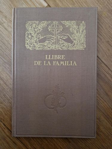 Portada del libro de Llibre de la Família per a les dades més importants de la vida dels esposos i llurs fills