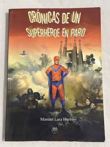 Portada del libro de CRONICAS DE UN SUPERHEROE EN PARO