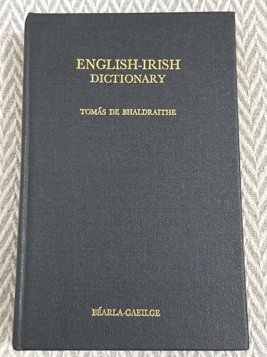 Portada del libro de English-Irish dictionary 