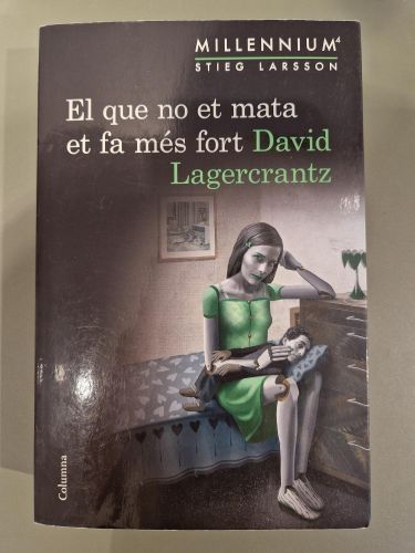 Portada del libro de El que no et mata et fa més fort (Sèrie Millennium 4)