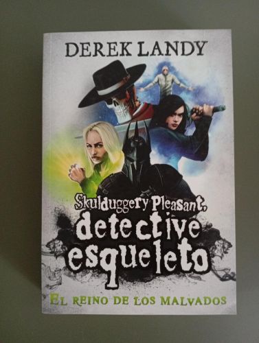 Portada del libro de Detective esqueleto: El reino de los malvados