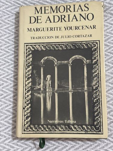 Portada del libro de Memorias de Adriano
