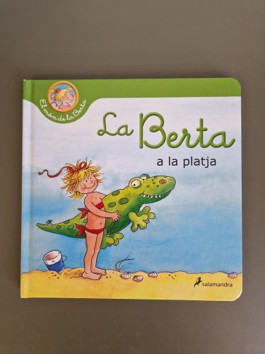 Portada del libro de La Berta va a la platja (El món de la Berta)