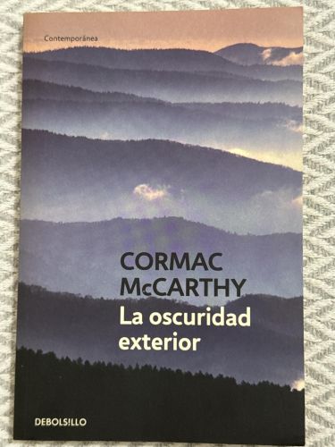 Portada del libro de La oscuridad exterior