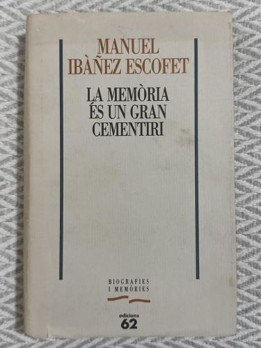 Portada del libro de La memòria és un gran cementiri
