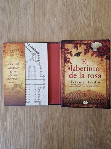 Portada del libro de El laberinto de la rosa. (Primera Edición)