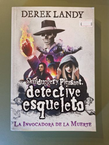Portada del libro de Detective Esqueleto: La Invocadora de la Muerte