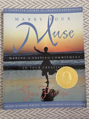 Portada del libro de Marry your muse. Making a lasting commitment to your creativity (SIGNED BY THE AUTHOR)