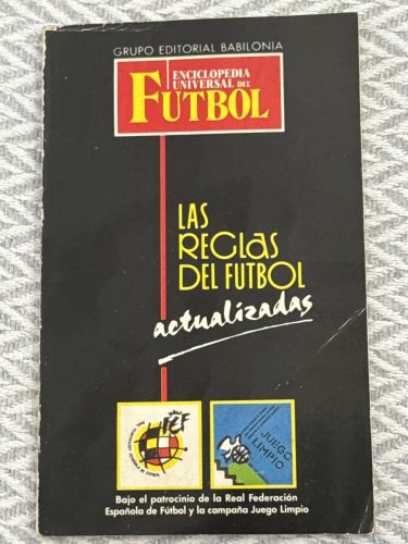 Portada del libro de Enciclopedia universal del fútbol. Las reglas del fútbol actualizadas