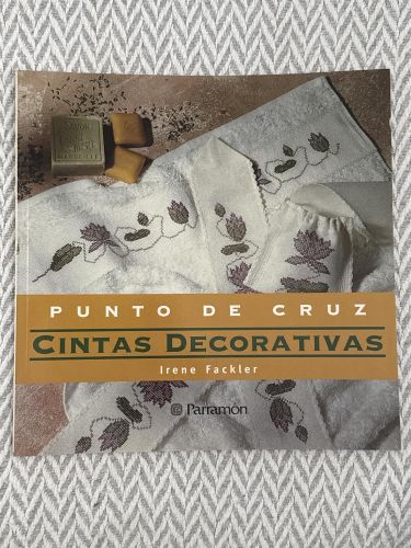 Portada del libro de Cintas decorativas. Punto de cruz