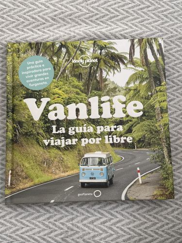 Portada del libro de Vanlife. La guía para viajar por libre