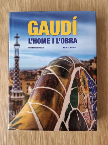 Portada del libro de Gaudi. L'home i l'obra