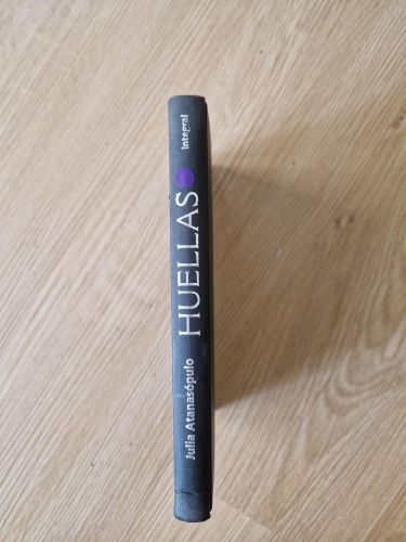 Portada del libro de Huellas. Maestros que se cruzan en nuestras vidas