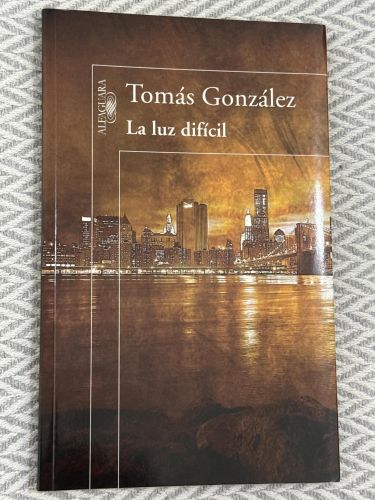 Portada del libro de La luz difícil