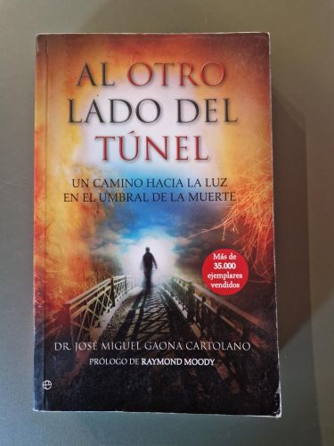 Portada del libro de Al otro lado del túnel. Un camino hacia la luz en el umbral de la muerte