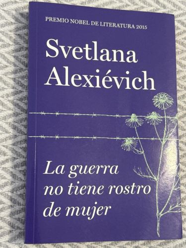 Portada del libro de La guerra no tiene rostro de mujer