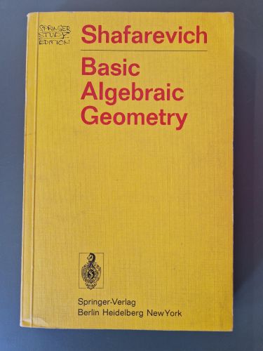 Portada del libro de Basic Algebraic Geometry