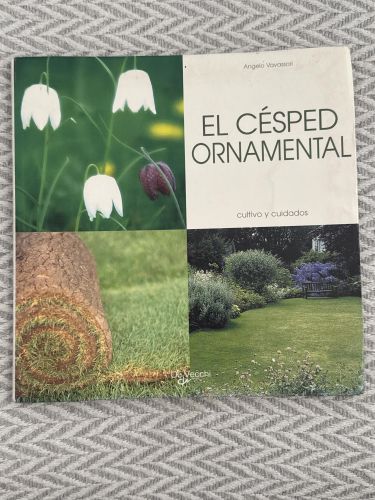 Portada del libro de El césped ornamental