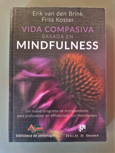 Portada del libro de Vida compasiva basada en mindfulness. Un nuevo programa de entrenamiento para profundizar en mindfulness...
