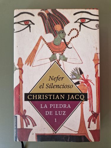 Portada del libro de Nefer el Silencioso. La piedra de luz 1