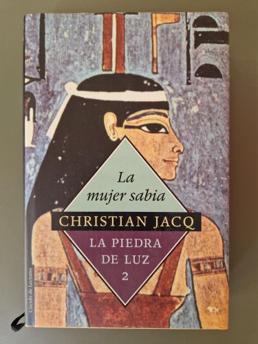 Portada del libro de La mujer sabia. La piedra de luz 2