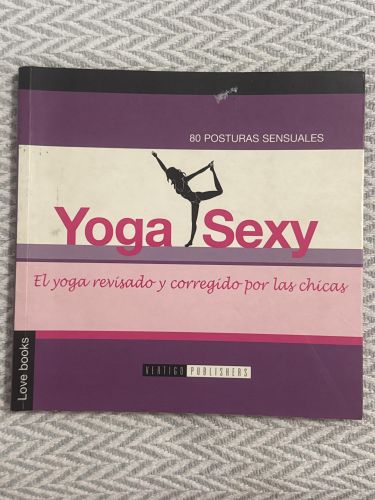 Portada del libro de Yoga sexy. El yoga revisado y corregido por las chicas