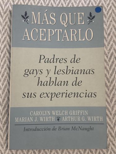 Portada del libro de Más que aceptarlo. Padres de gays y lesbianas hablan de sus experiencias