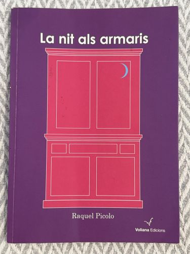 La nit als armaris