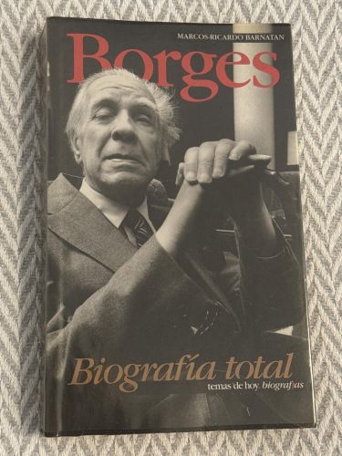 Portada del libro de Borges. Biografía total