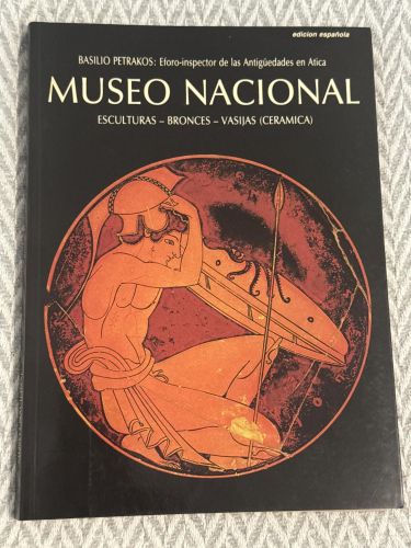Museo nacional. Esculturas, bronces, vasijas (cerámica)
