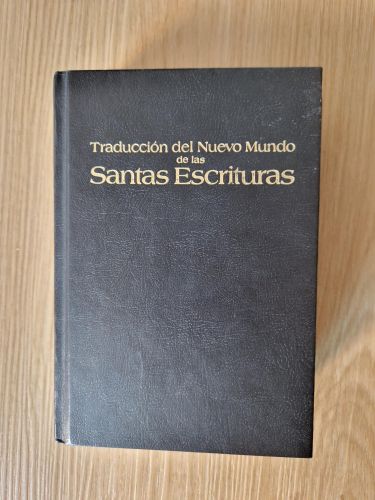Portada del libro de Traducción del Nuevo Mundo de las Santas Escrituras