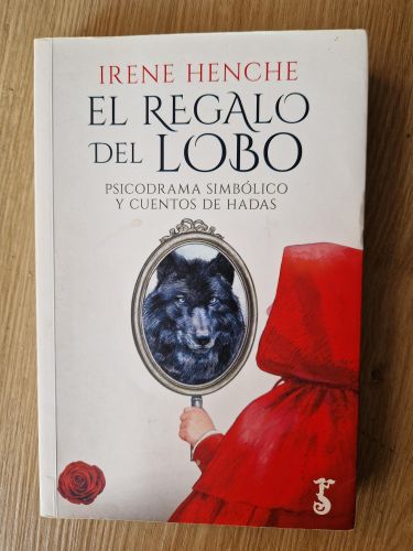 Portada del libro de El regalo del lobo. Psicodrama simbólico y cuentos de hadas.