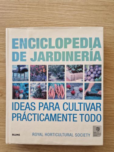 Portada del libro de Enciclopedia de jardinería. Ideas para cultivar prácticamente todo